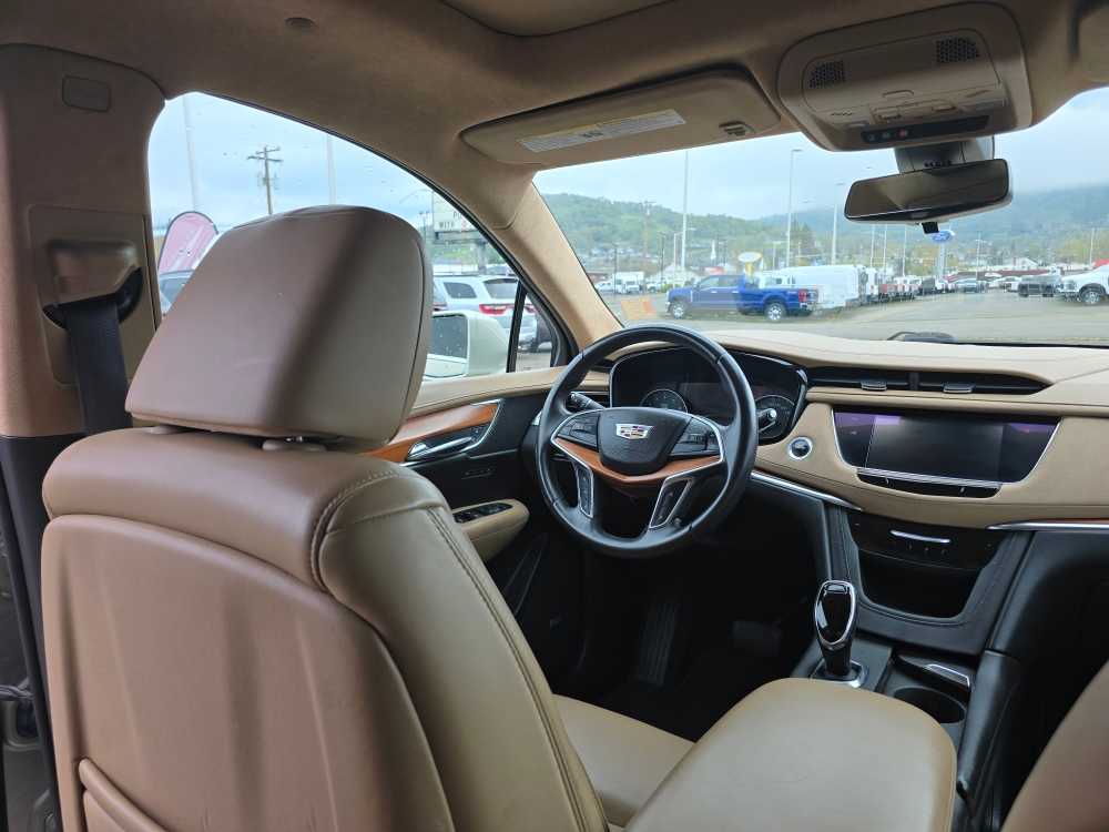 Thumbnail: 2017 Cadillac XT5 - 10