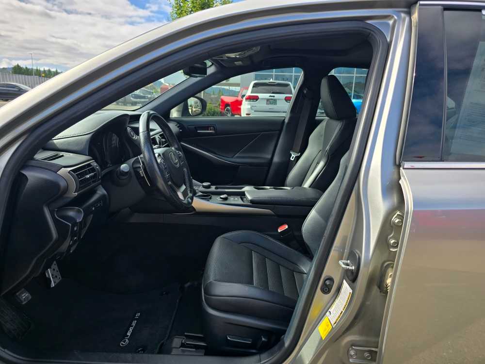 Thumbnail: 2019 Lexus IS - 9