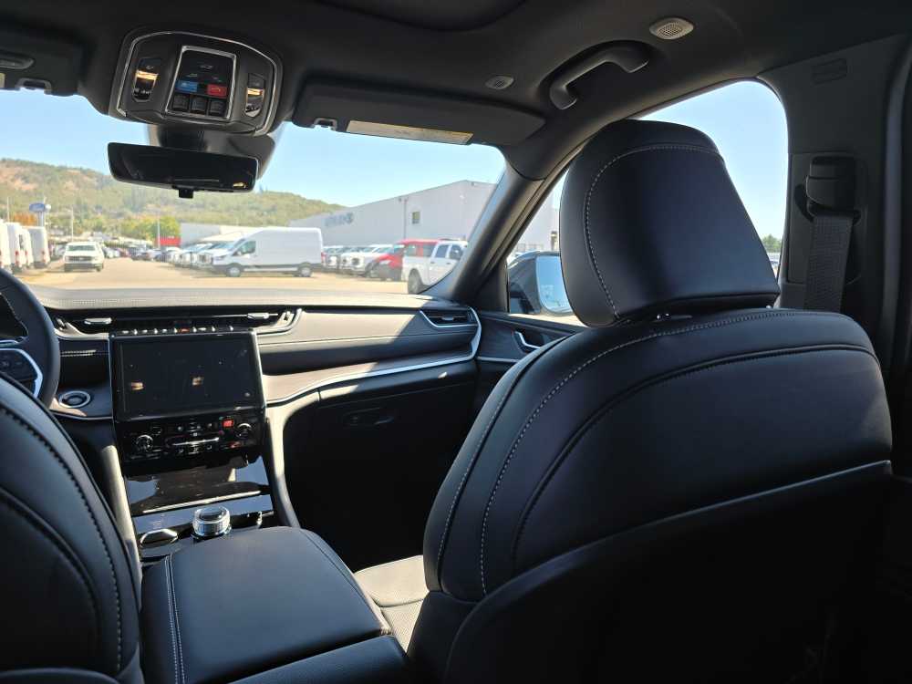 Thumbnail: 2025 Jeep Grand Cherokee - 14