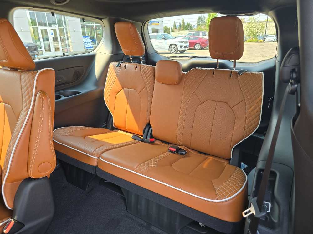 Thumbnail: 2026 Chrysler Pacifica - 17
