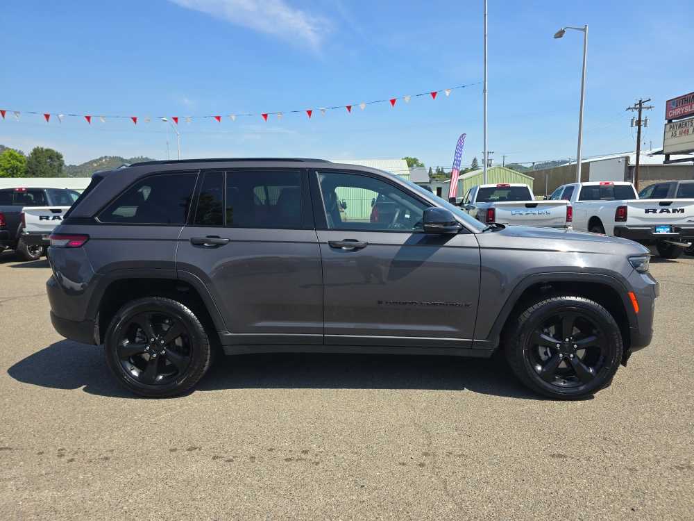 Thumbnail: 2023 Jeep Grand Cherokee - 5