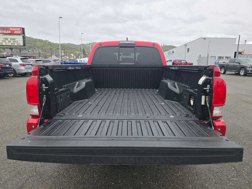 Thumbnail: 2016 Toyota Tacoma - 19