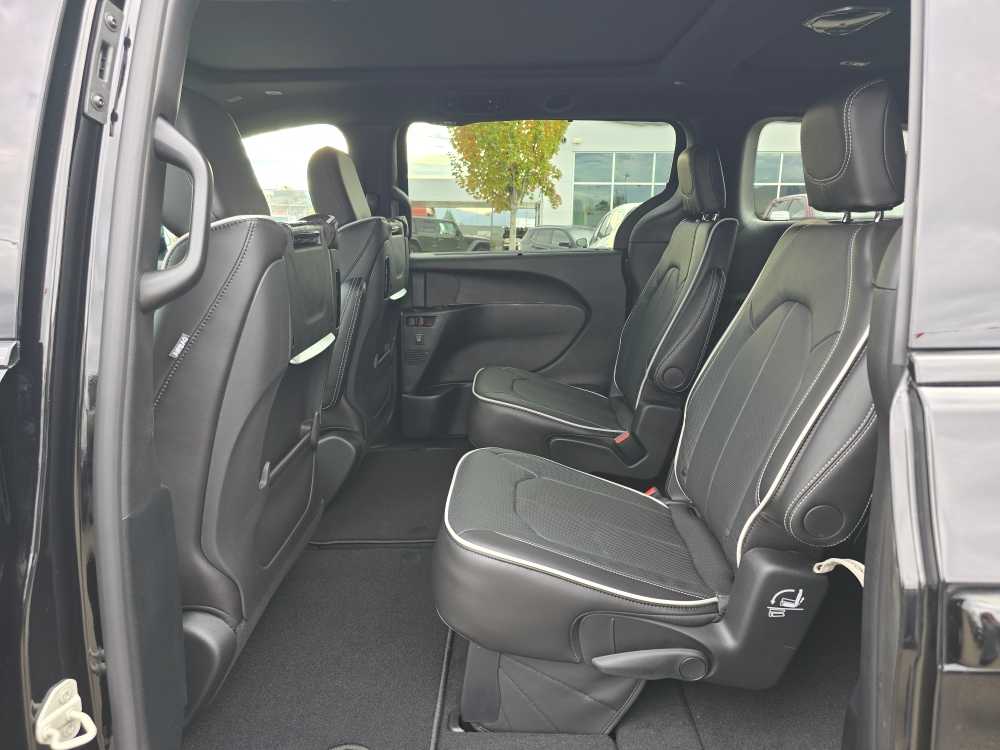 Thumbnail: 2026 Chrysler Pacifica - 16