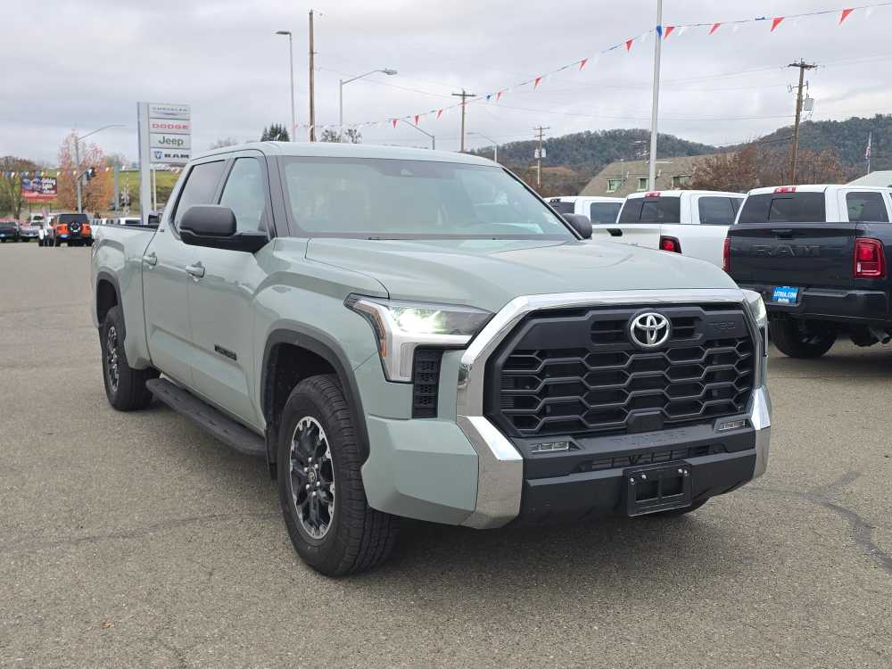 2025 Toyota Tundra SR5 CrewMax photo 4