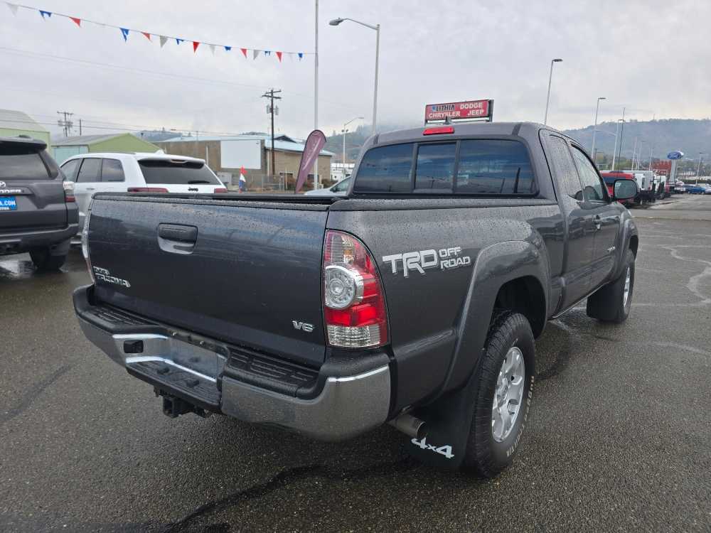 Thumbnail: 2015 Toyota Tacoma - 3