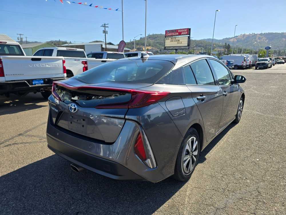 2018 Toyota Prius Prime Advanced photo 3