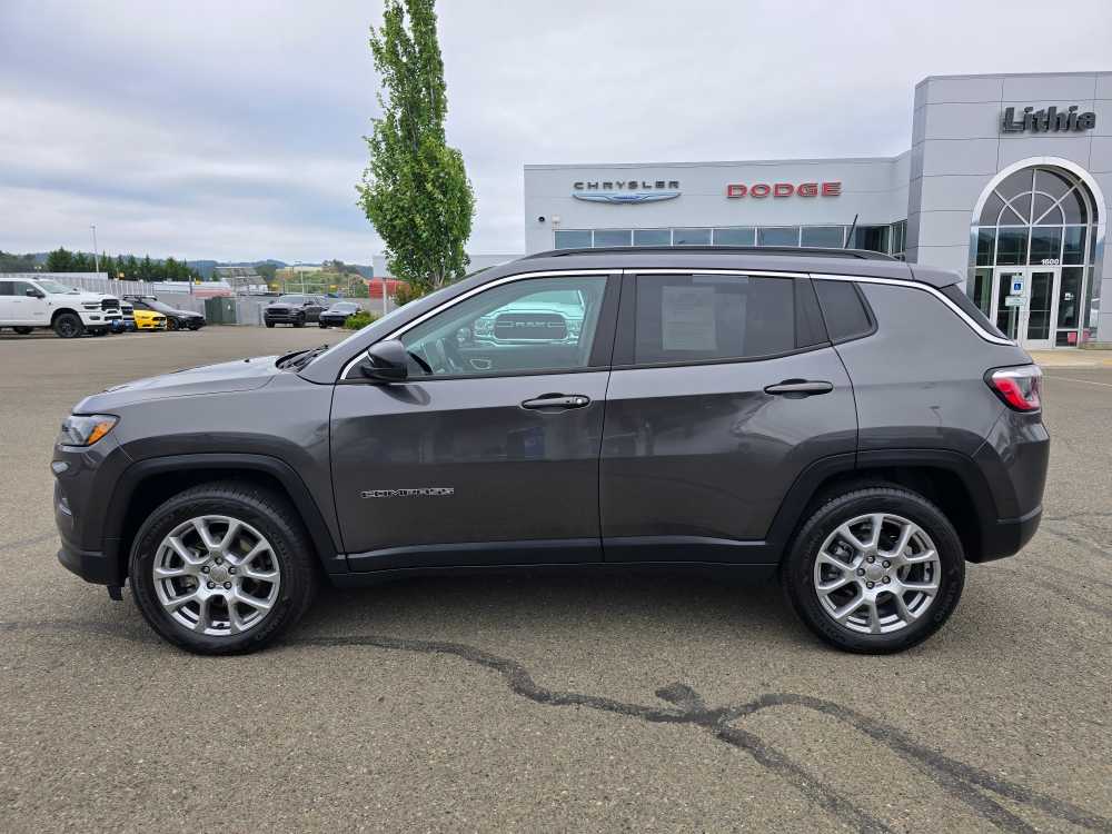 Used 2022 Jeep Compass Latitude Lux with VIN 3C4NJDFB2NT190722 for sale in Roseburg, OR