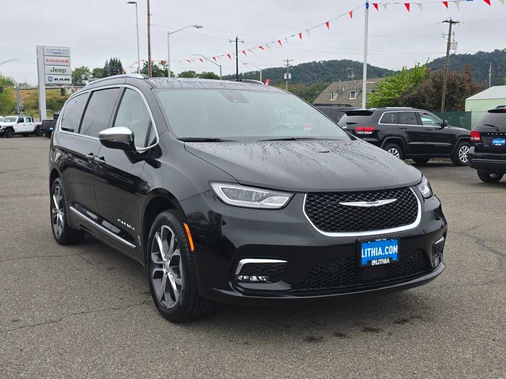 Thumbnail: 2026 Chrysler Pacifica - 7