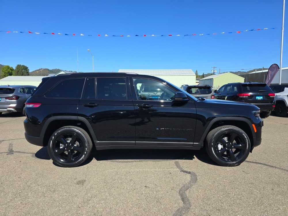 Thumbnail: 2025 Jeep Grand Cherokee - 6