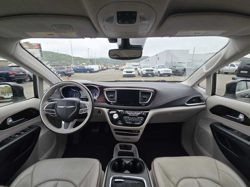 Thumbnail: 2017 Chrysler Pacifica - 15
