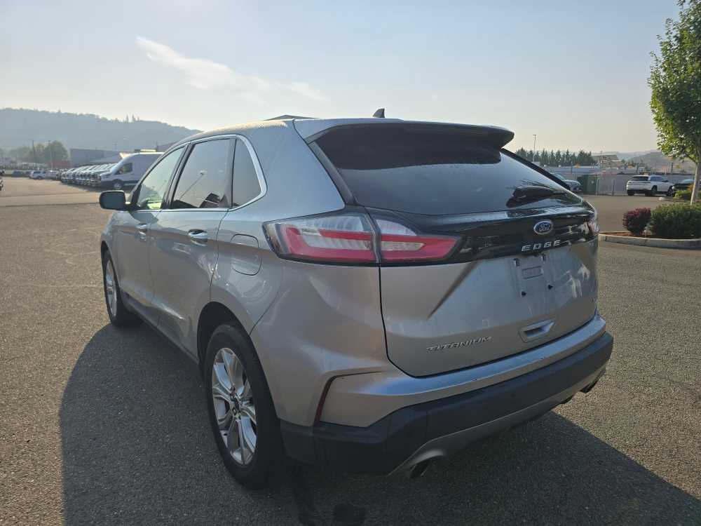 2022 Ford Edge Titanium photo 2