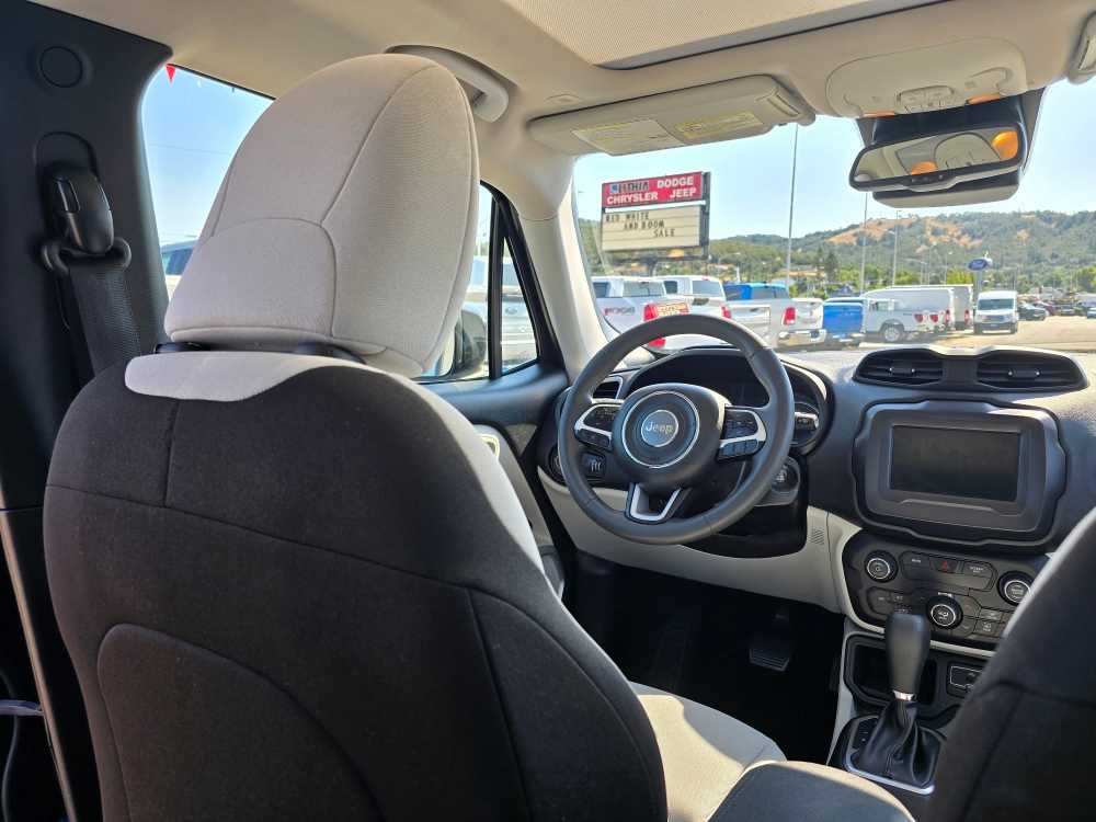 Thumbnail: 2018 Jeep Renegade - 10