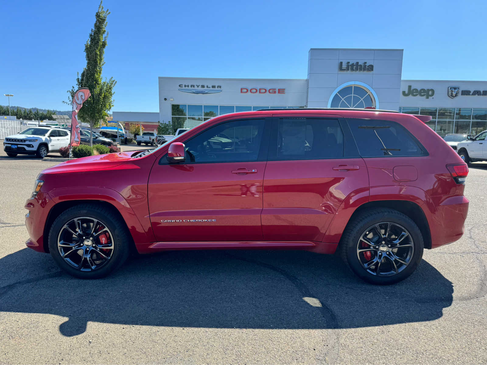 Used 2016 Jeep Grand Cherokee SRT with VIN 1C4RJFDJ9GC372004 for sale in Roseburg, OR