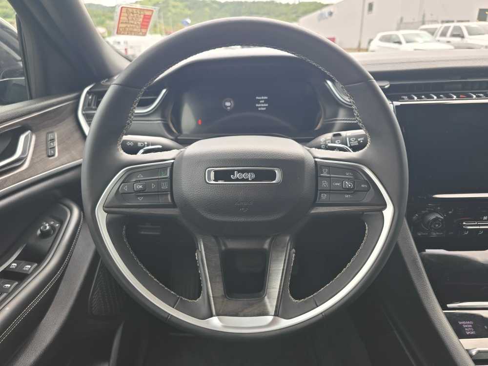 Thumbnail: 2024 Jeep Grand Cherokee - 10