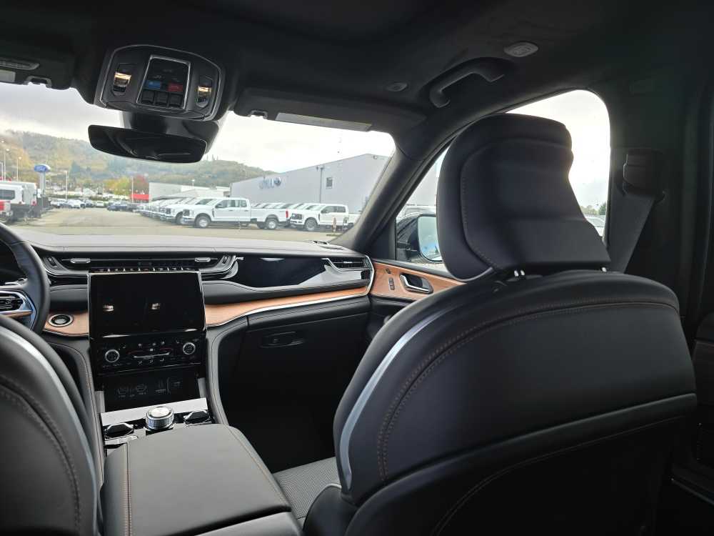 Thumbnail: 2025 Jeep Grand Cherokee L - 14