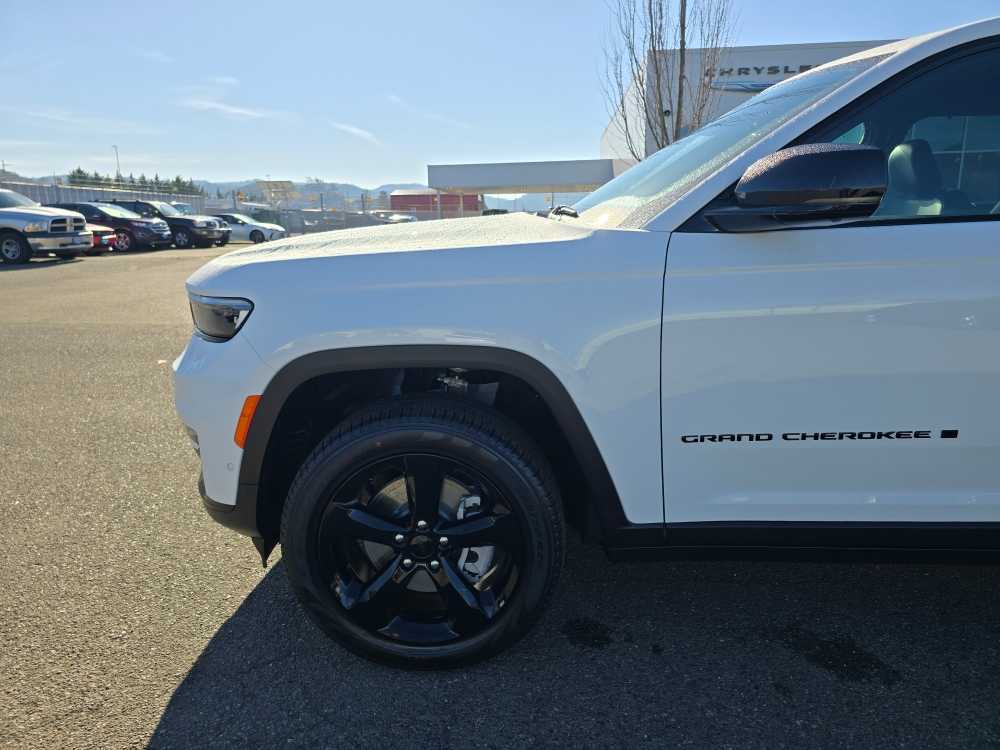 Thumbnail: 2025 Jeep Grand Cherokee L - 19