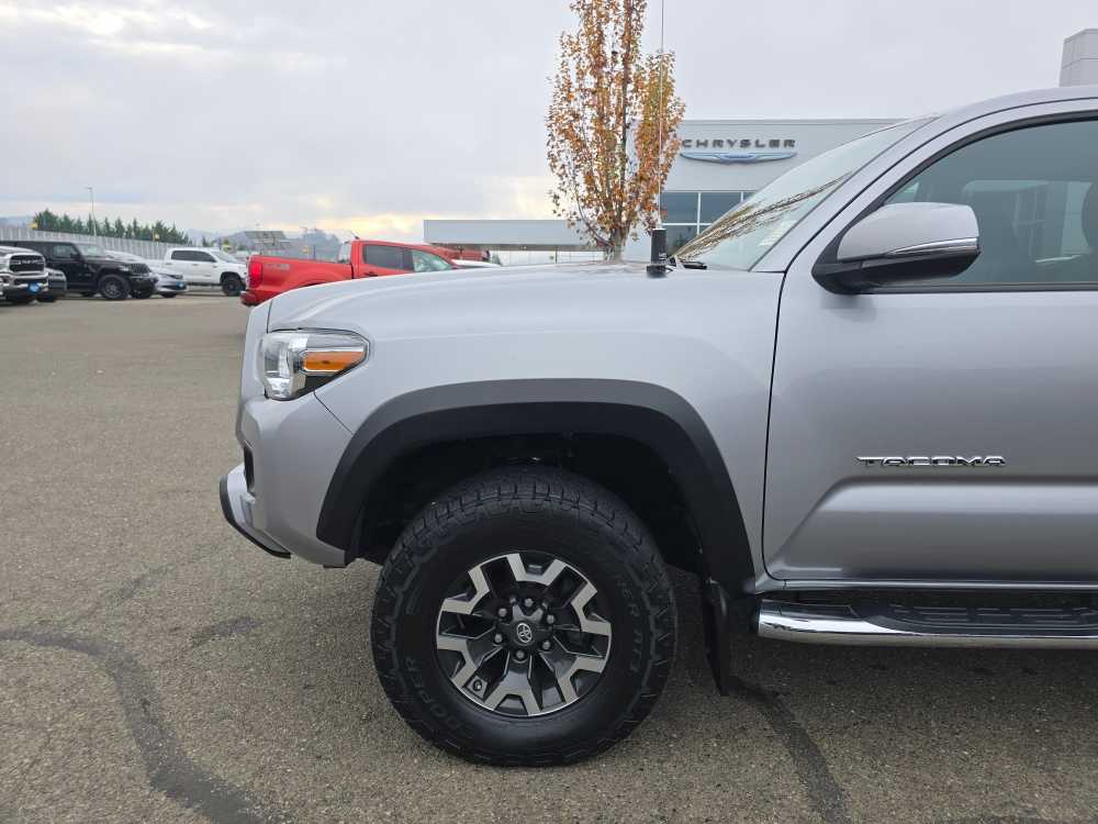 Thumbnail: 2016 Toyota Tacoma - 18