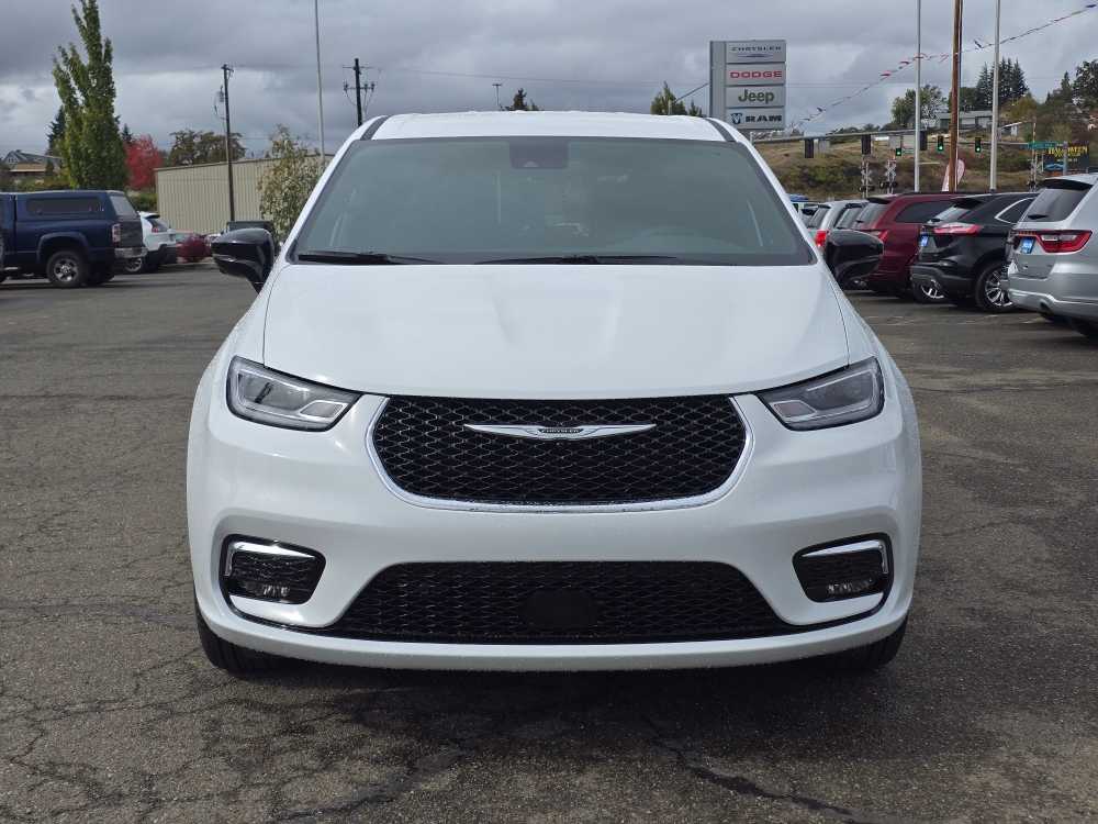 Thumbnail: 2026 Chrysler Pacifica - 8