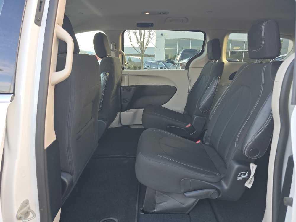 Thumbnail: 2023 Chrysler Voyager - 16