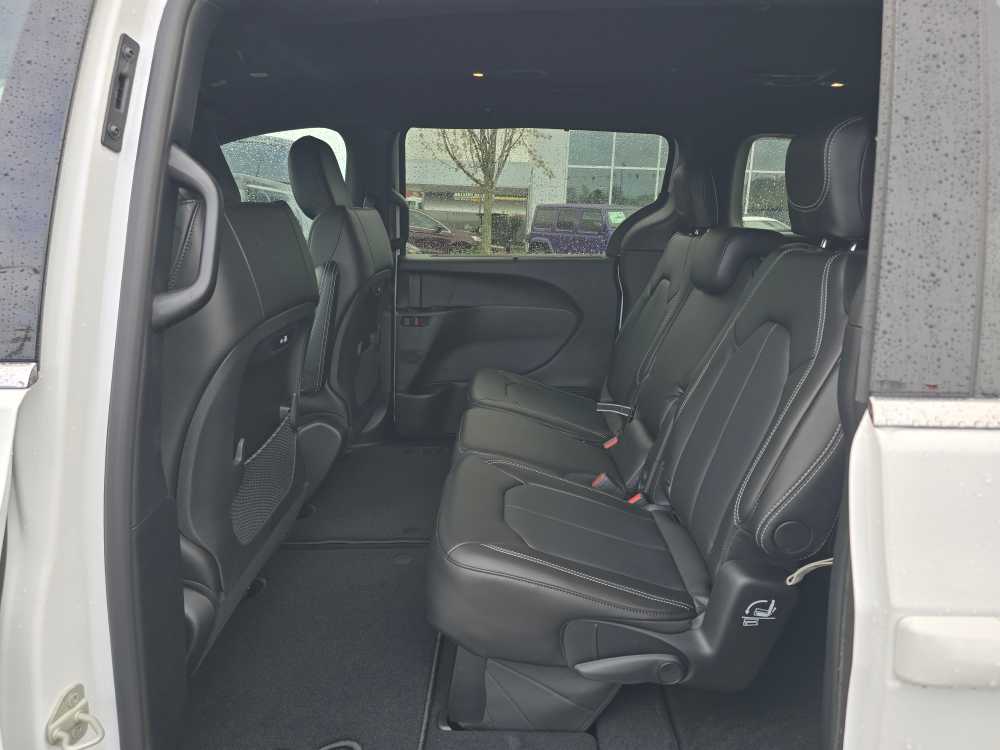 Thumbnail: 2026 Chrysler Pacifica - 16