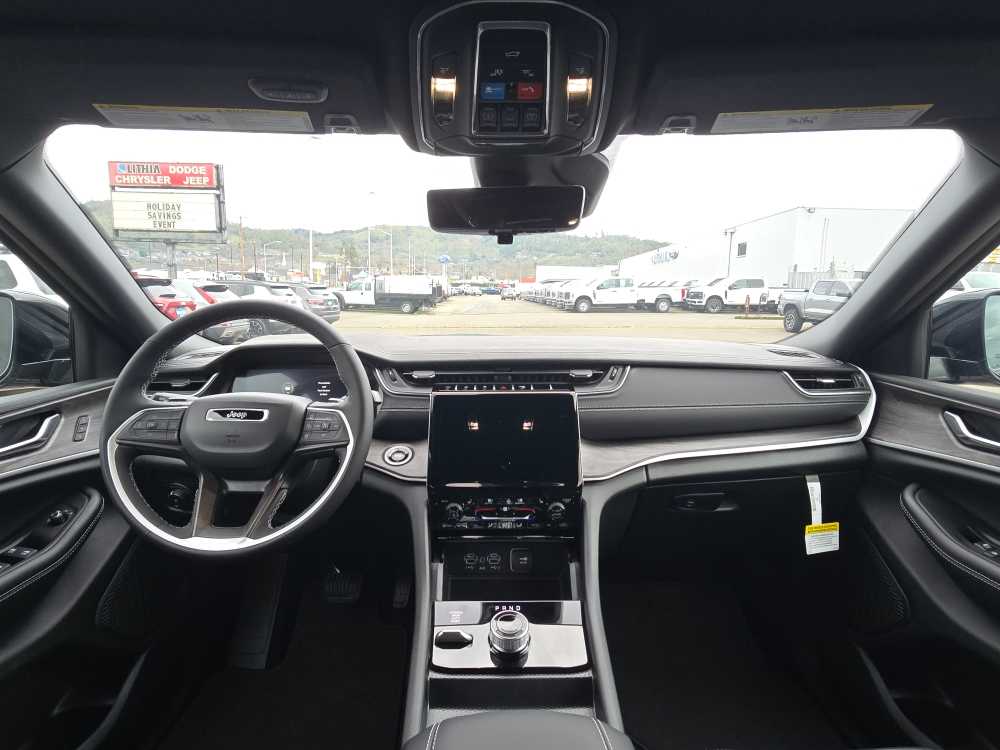 Thumbnail: 2025 Jeep Grand Cherokee L - 15