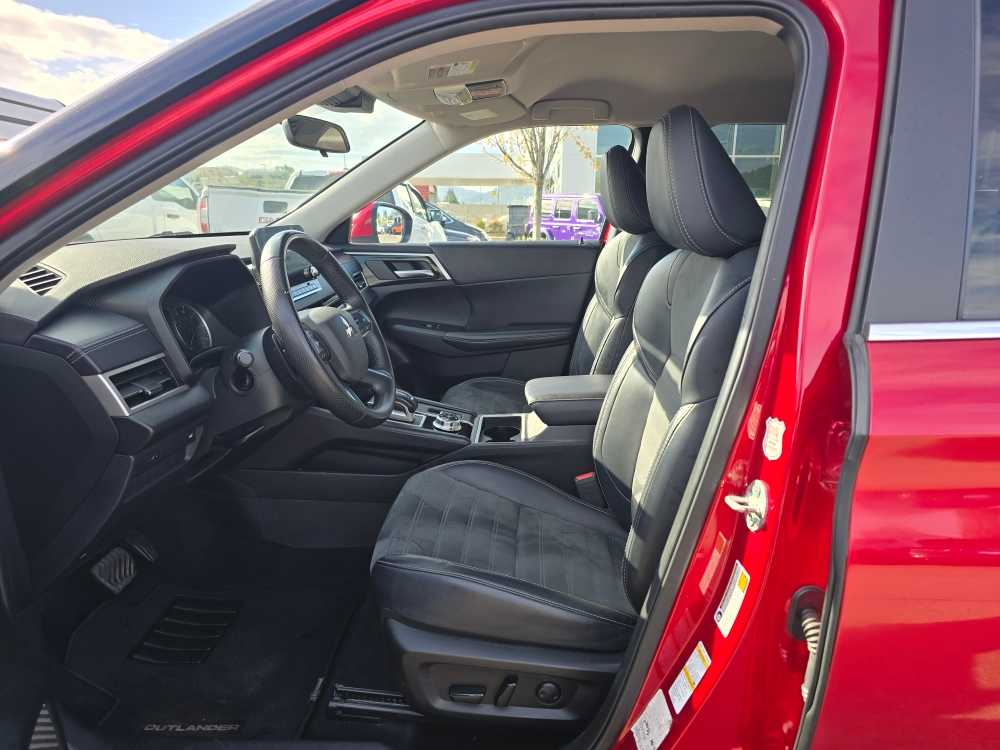 Thumbnail: 2024 Mitsubishi Outlander - 9