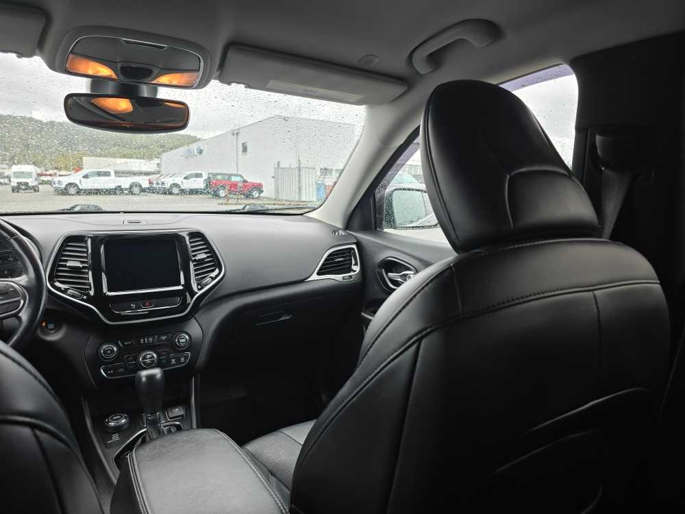 Thumbnail: 2020 Jeep Cherokee - 14