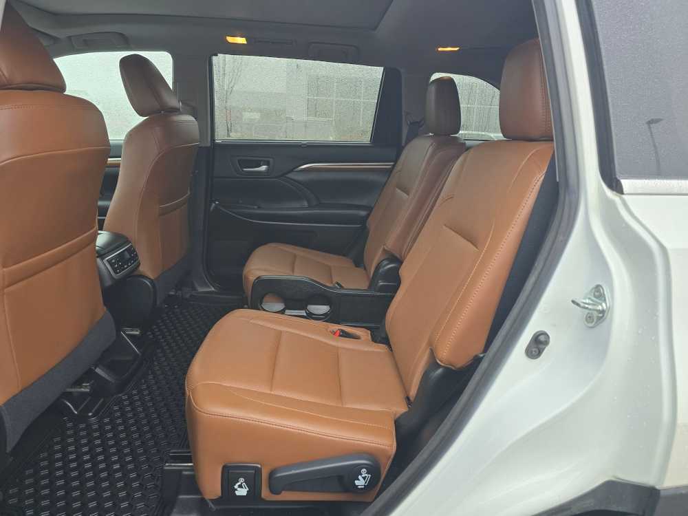 Thumbnail: 2018 Toyota Highlander - 16