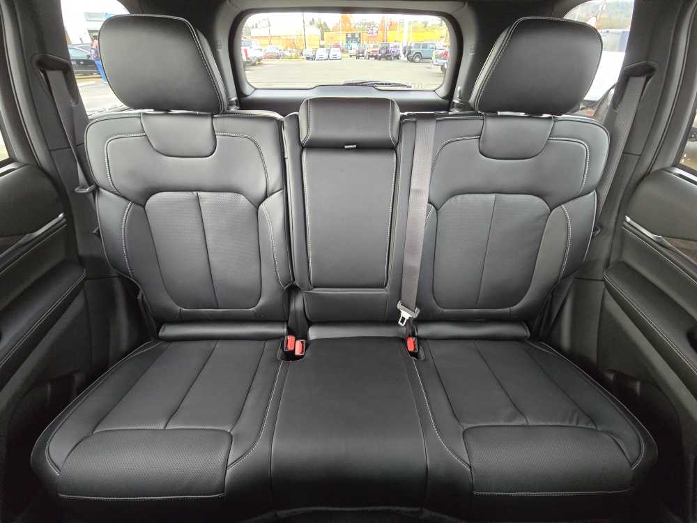 Thumbnail: 2025 Jeep Grand Cherokee - 17