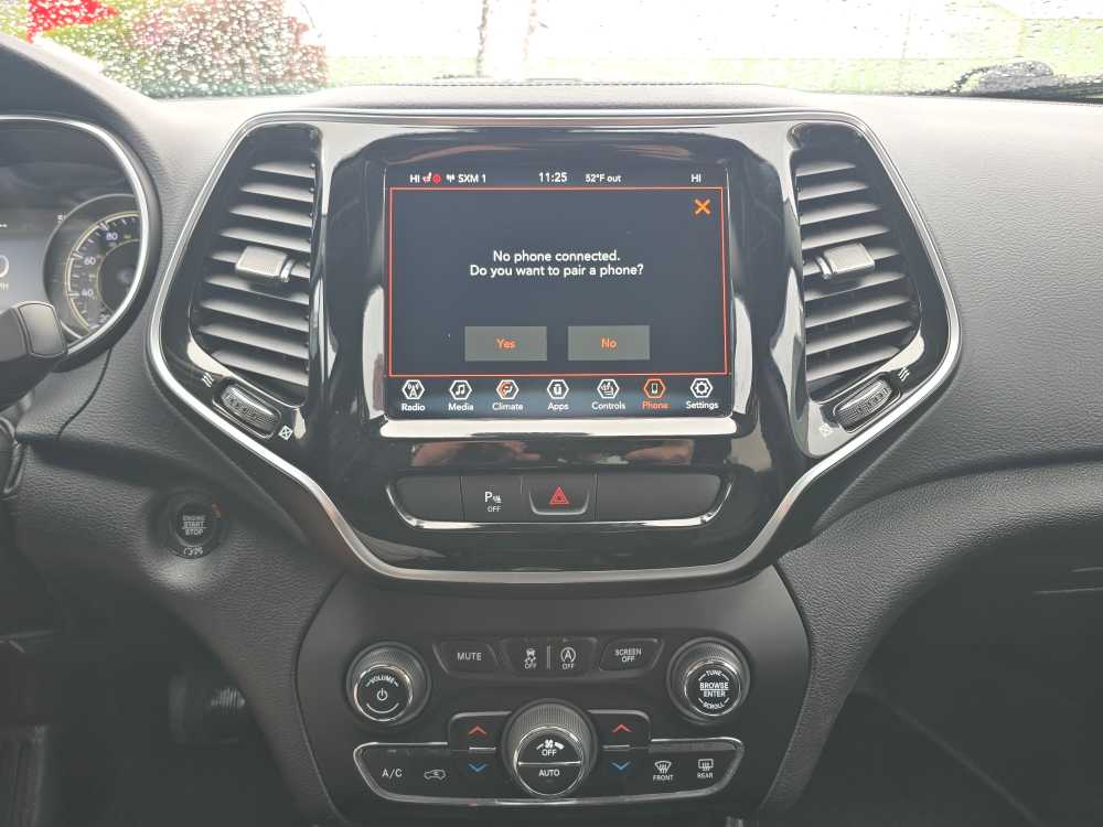 Thumbnail: 2020 Jeep Cherokee - 12