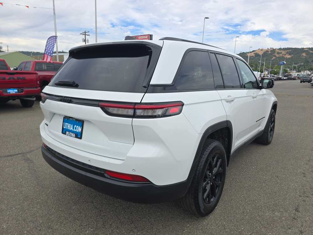 Thumbnail: 2024 Jeep Grand Cherokee - 4