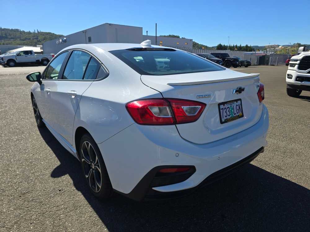 Used 2019 Chevrolet Cruze LT with VIN 1G1BE5SM6K7102672 for sale in Roseburg, OR
