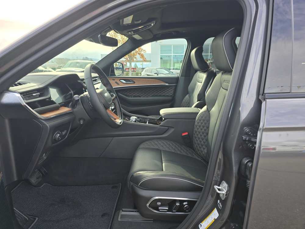 Thumbnail: 2025 Jeep Grand Cherokee L - 8