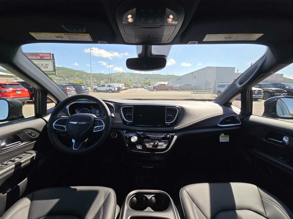 Thumbnail: 2026 Chrysler Pacifica - 15