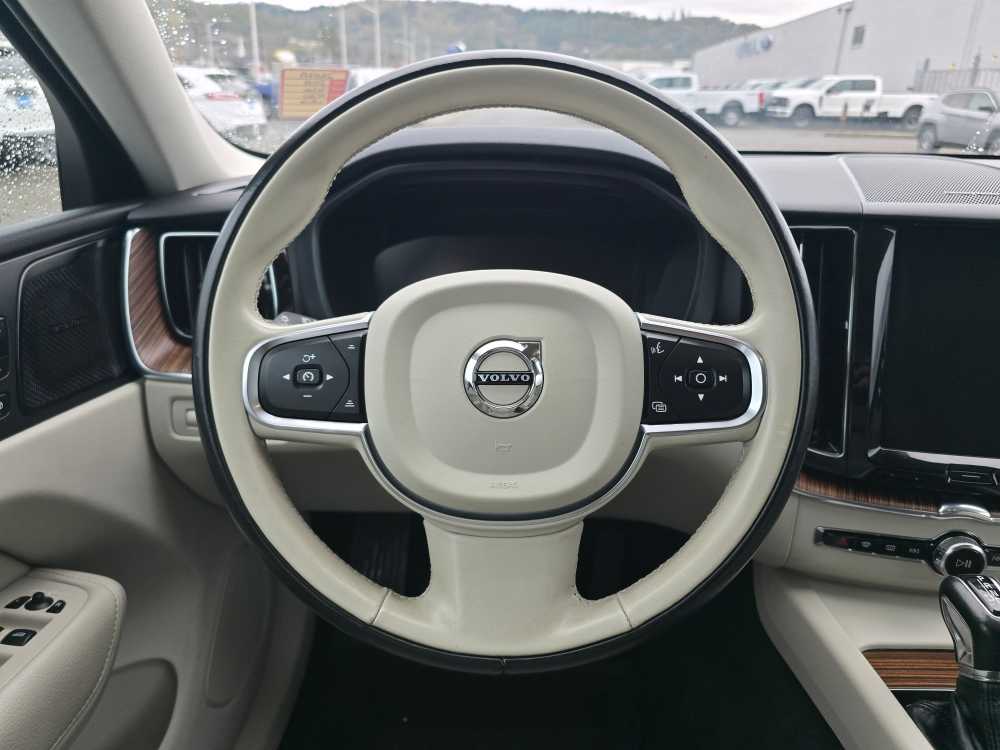 Thumbnail: 2021 Volvo XC60 - 11