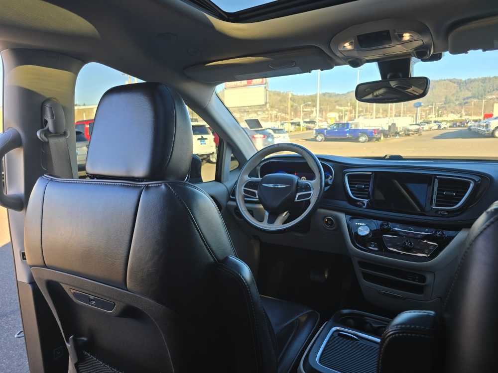 Thumbnail: 2020 Chrysler Pacifica - 10