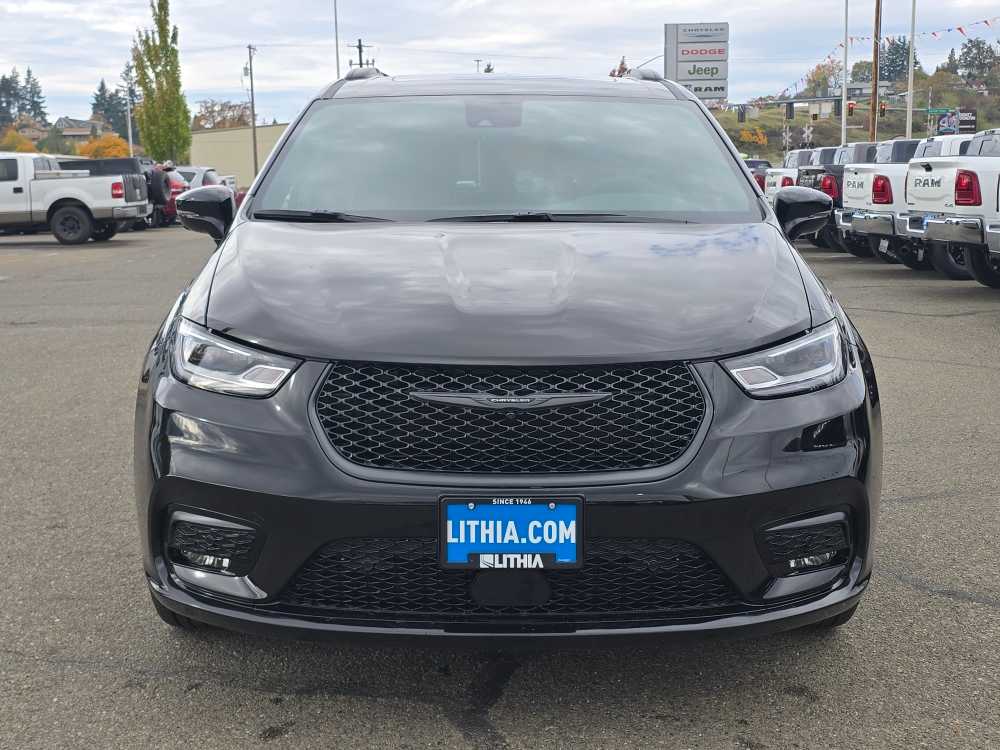 Thumbnail: 2026 Chrysler Pacifica - 8