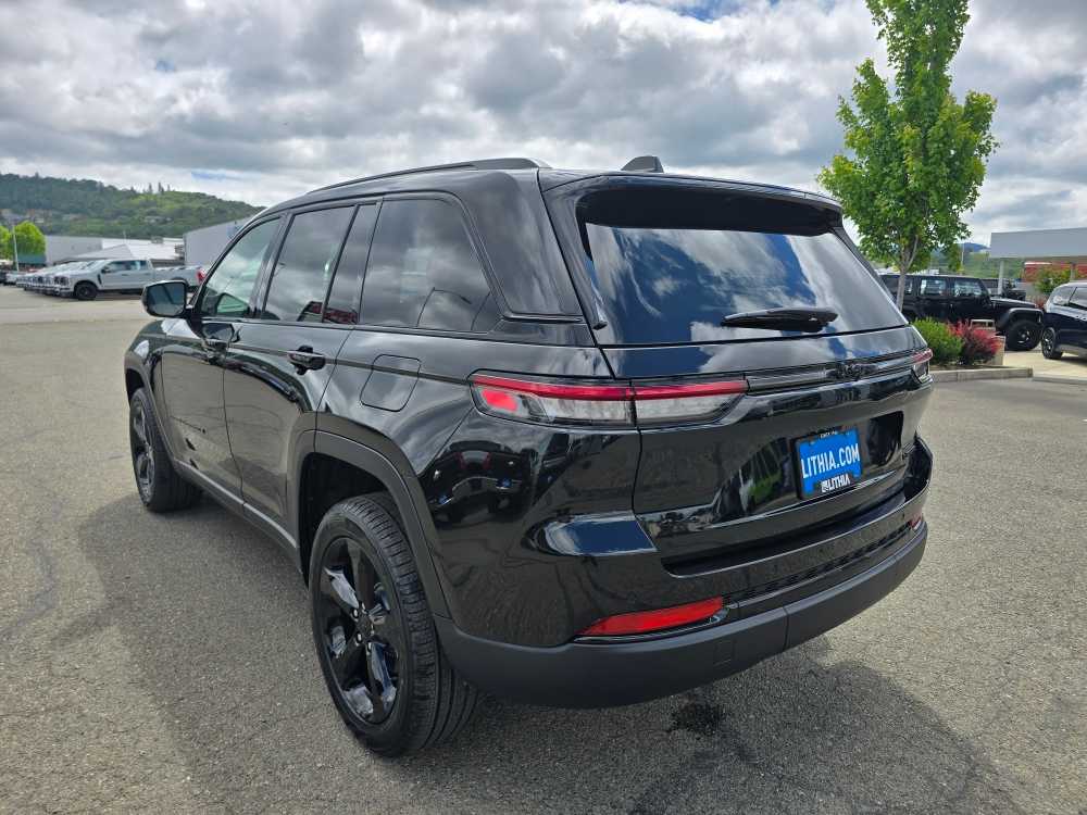 Thumbnail: 2025 Jeep Grand Cherokee - 3