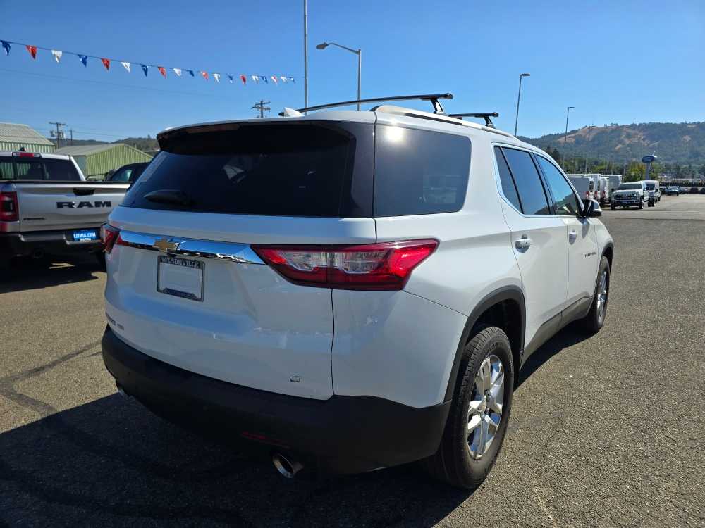 2021 Chevrolet Traverse Cloth 1LT photo 2