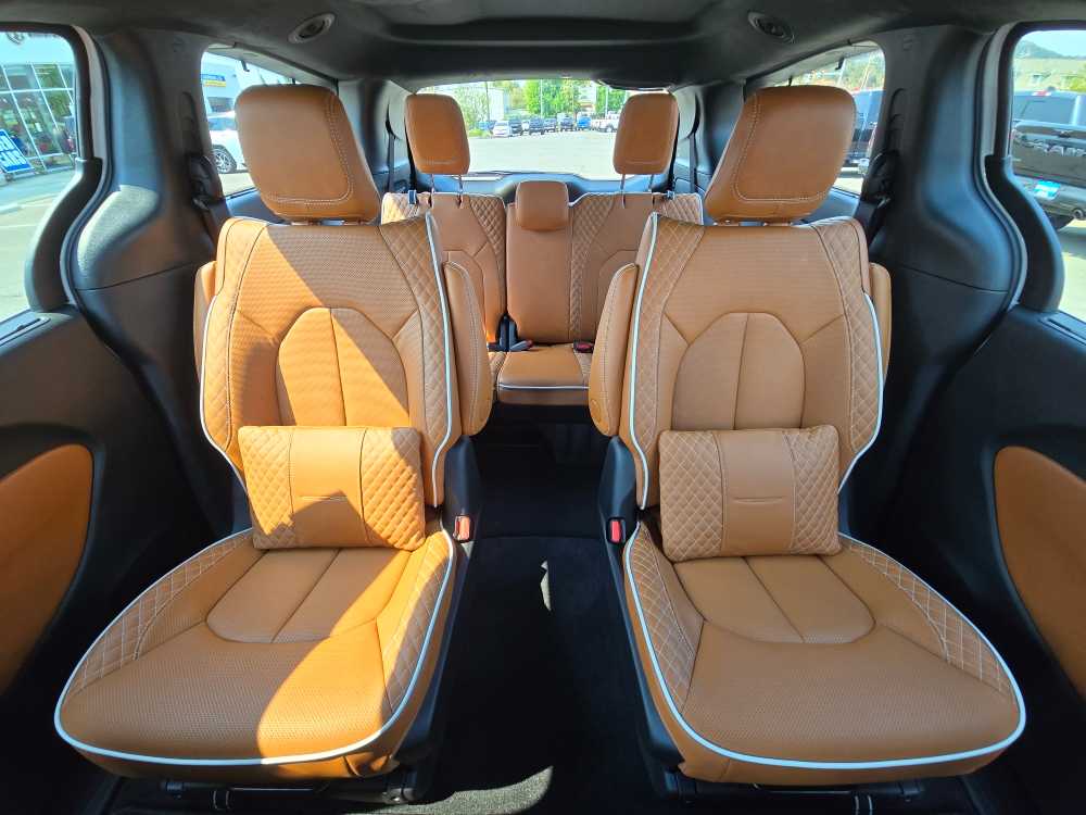 Thumbnail: 2026 Chrysler Pacifica - 18