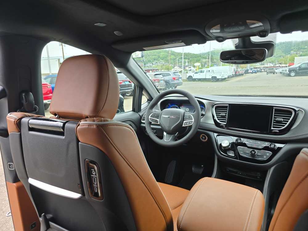 Thumbnail: 2026 Chrysler Pacifica - 10