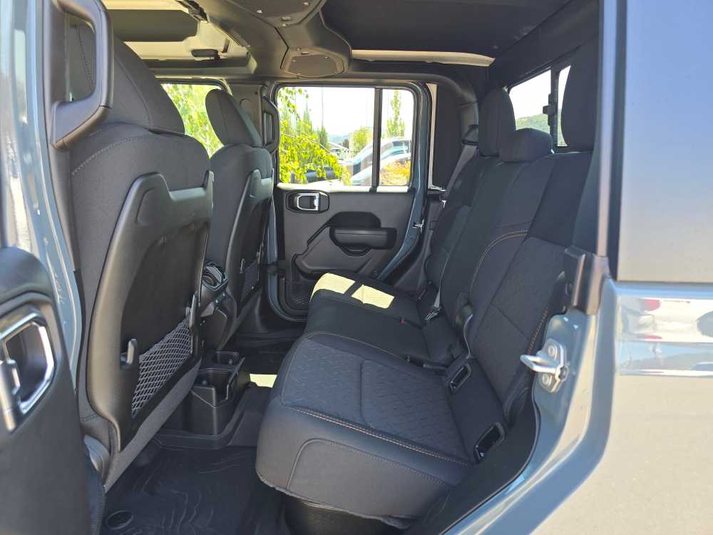 Thumbnail: 2025 Jeep Gladiator - 16