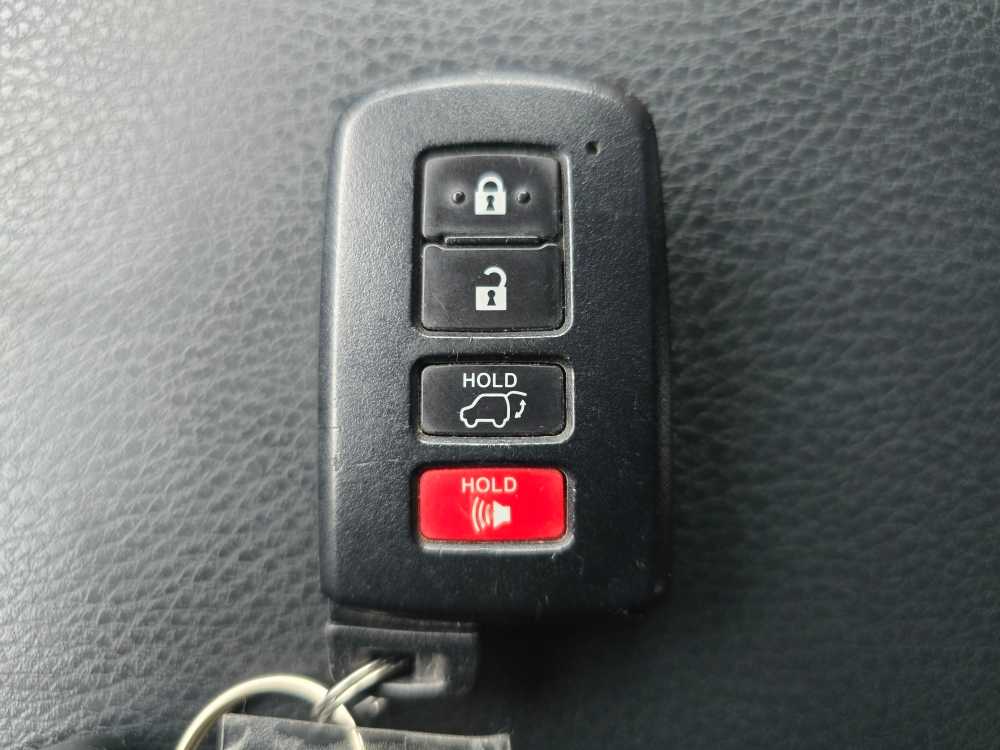 Thumbnail: 2018 Toyota Highlander - 22