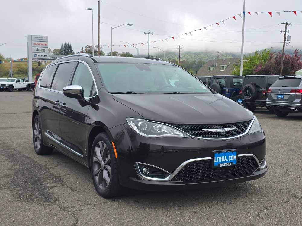 Thumbnail: 2017 Chrysler Pacifica - 7