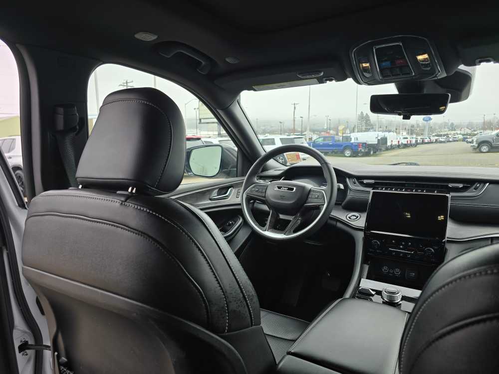 Thumbnail: 2024 Jeep Grand Cherokee L - 10