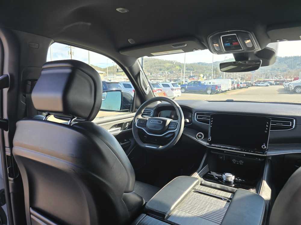 Thumbnail: 2024 Jeep Wagoneer - 10