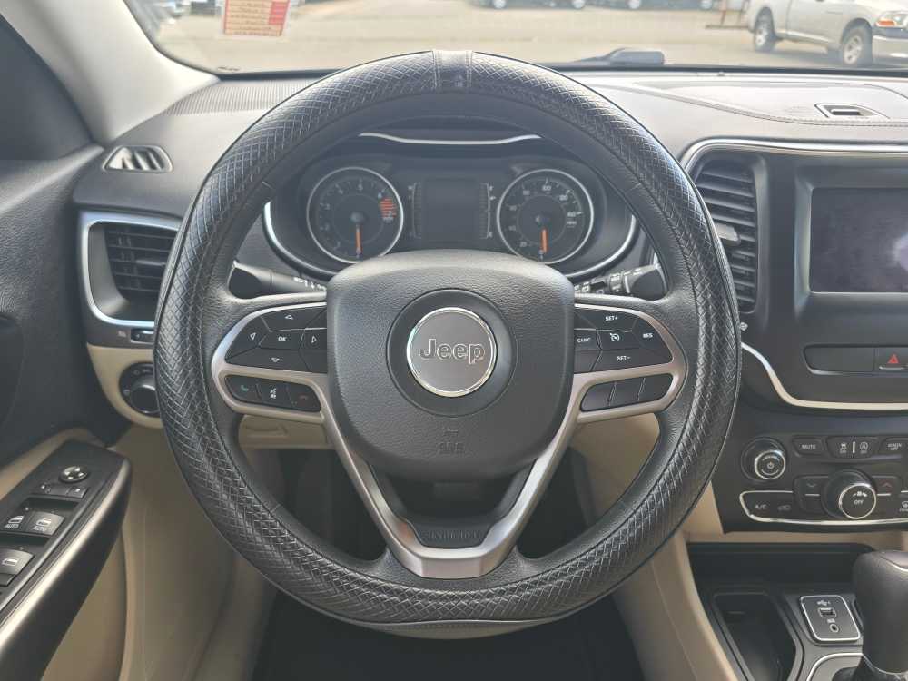 Thumbnail: 2021 Jeep Cherokee - 11