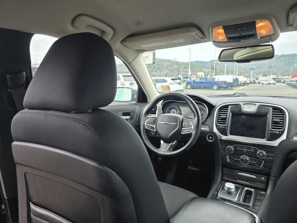 Thumbnail: 2019 Chrysler 300 - 10