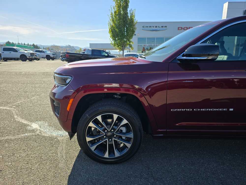 Thumbnail: 2025 Jeep Grand Cherokee - 18