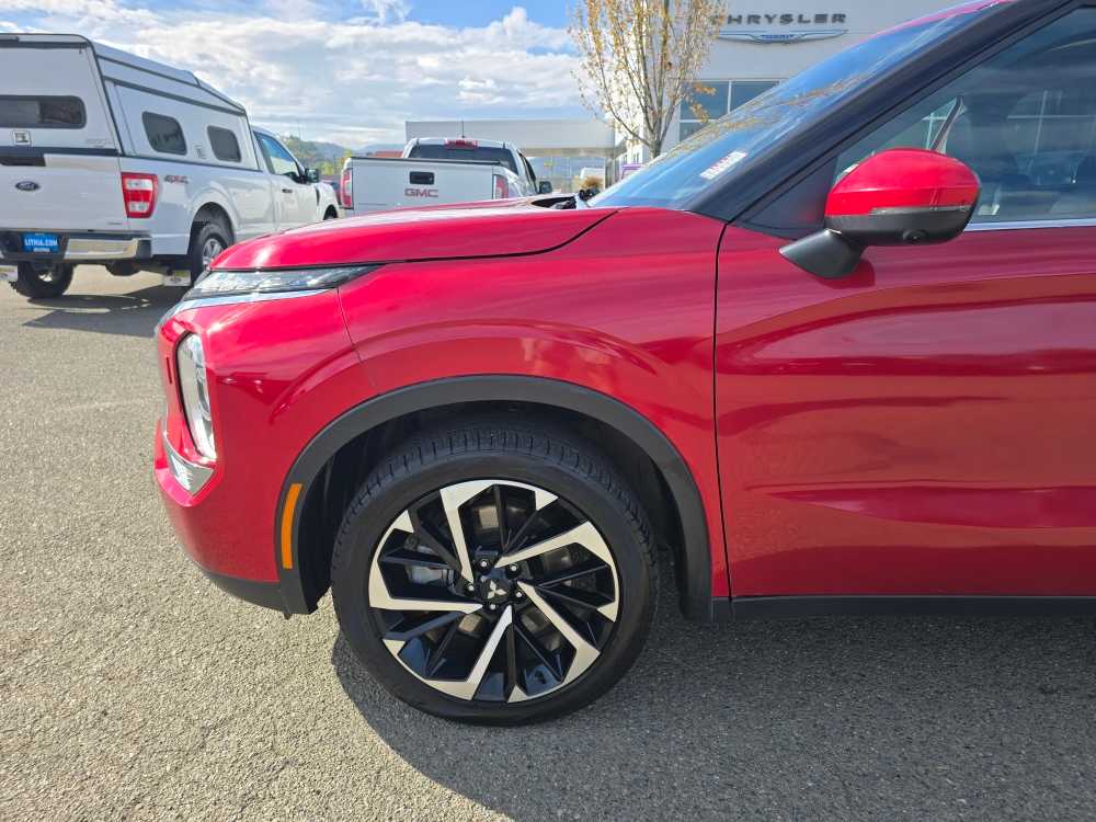 Thumbnail: 2024 Mitsubishi Outlander - 19